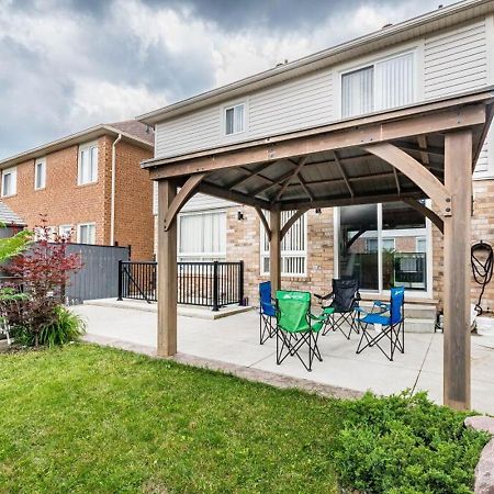Garden 2 Bedroom Apt - Free Parking Wifi Laundry Workstation Brampton Exteriér fotografie