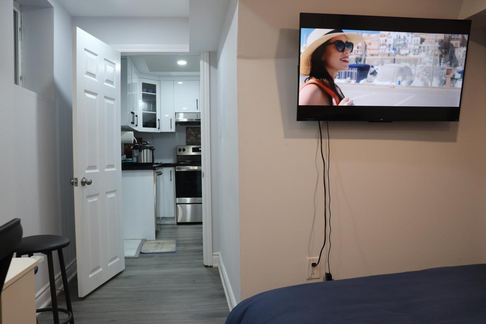 Garden 2 Bedroom Apt - Free Parking Wifi Laundry Workstation Brampton Exteriér fotografie