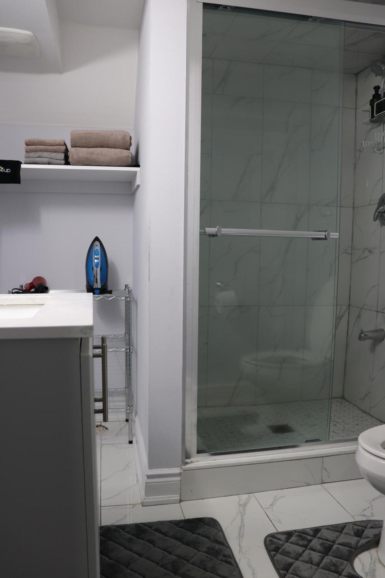 Garden 2 Bedroom Apt - Free Parking Wifi Laundry Workstation Brampton Exteriér fotografie