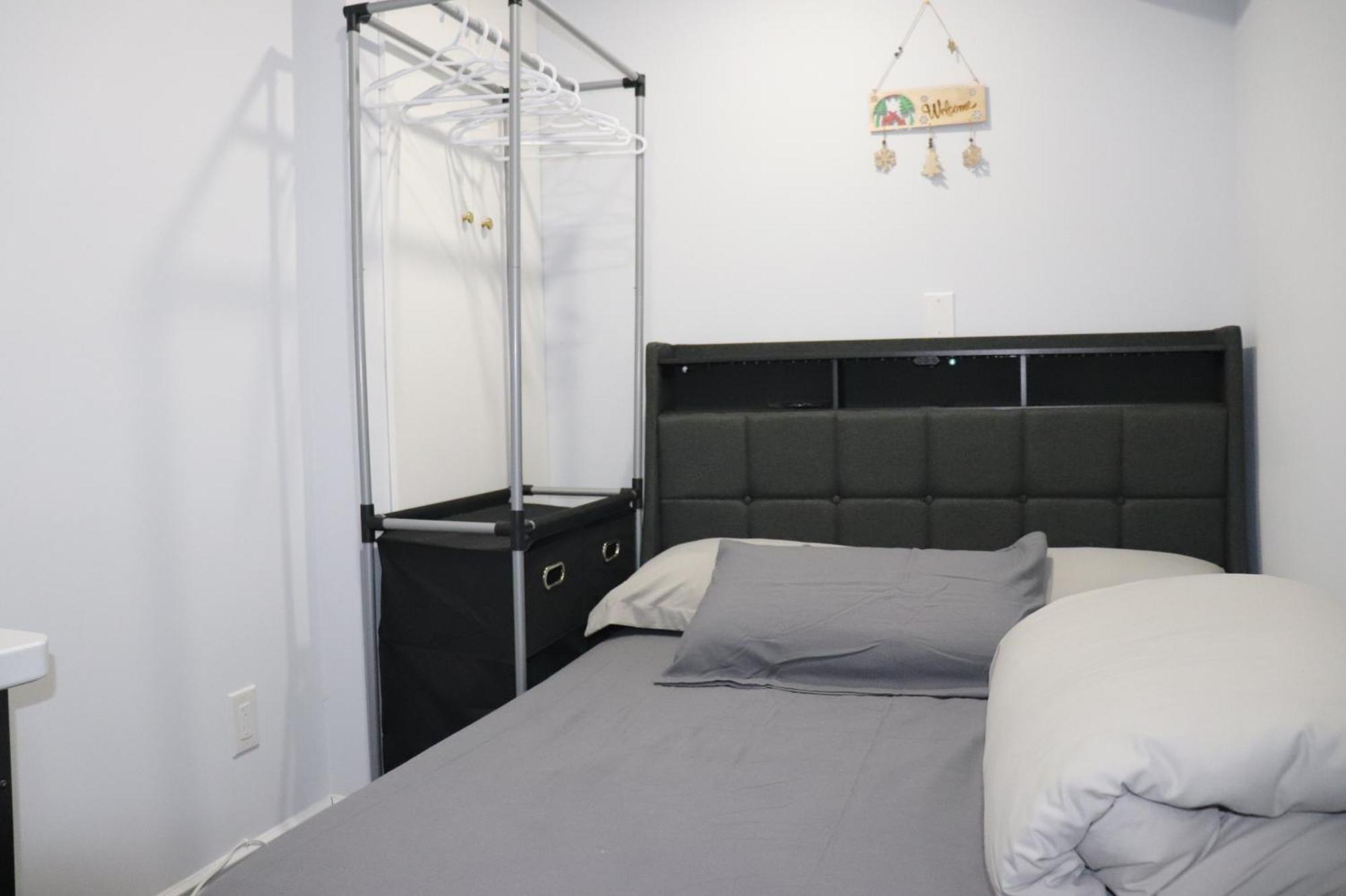 Garden 2 Bedroom Apt - Free Parking Wifi Laundry Workstation Brampton Exteriér fotografie